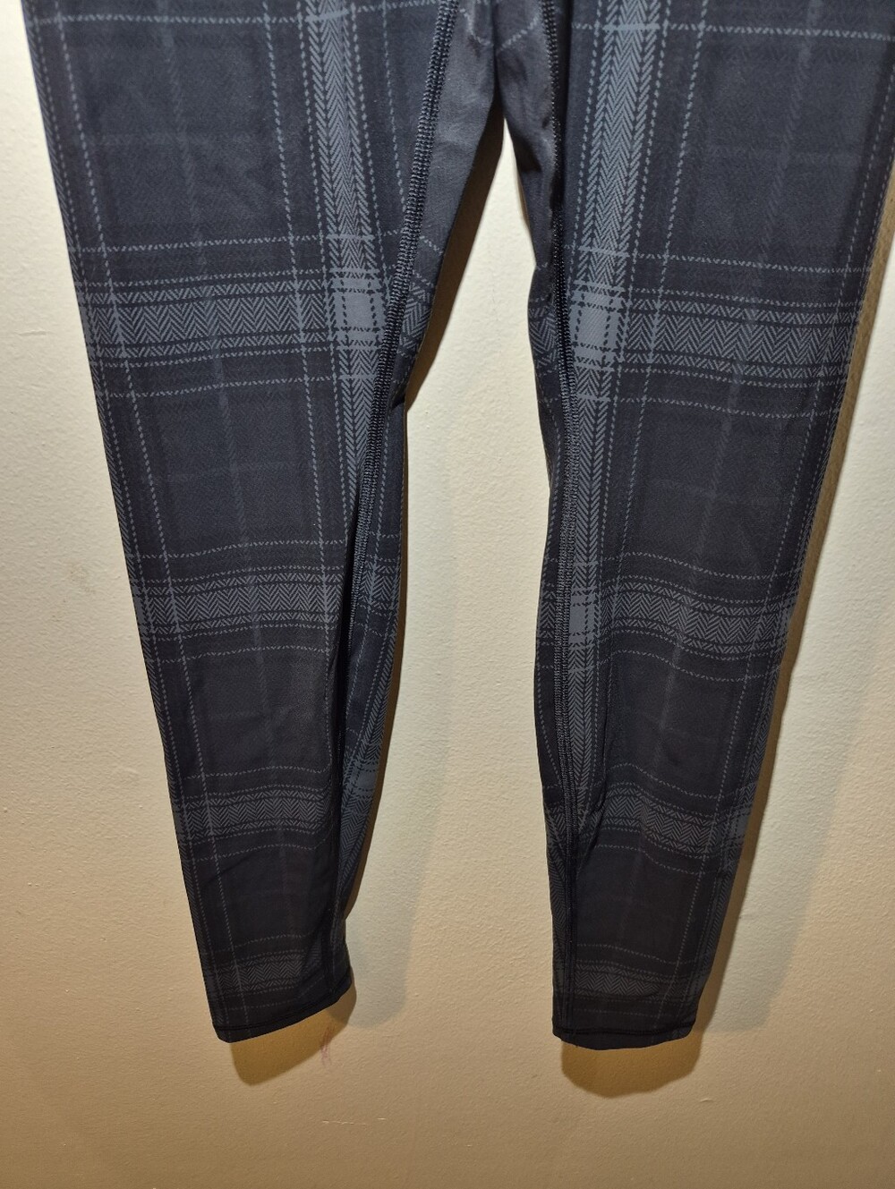 S) Alo Yoga High Waist Vapor Legacy Plaid Leggings Black/Anthrancite Colorway - Picture 4 of 12